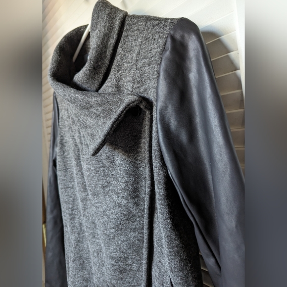 Fabletics Jacket size Small, Gray and Black - Picture 5 of 12